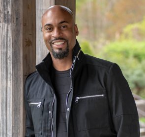 Song  Phil Thompson - Light the Way