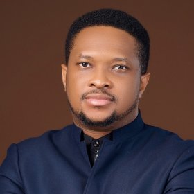 Listen to the songs of Lawrence Oyor online for free
